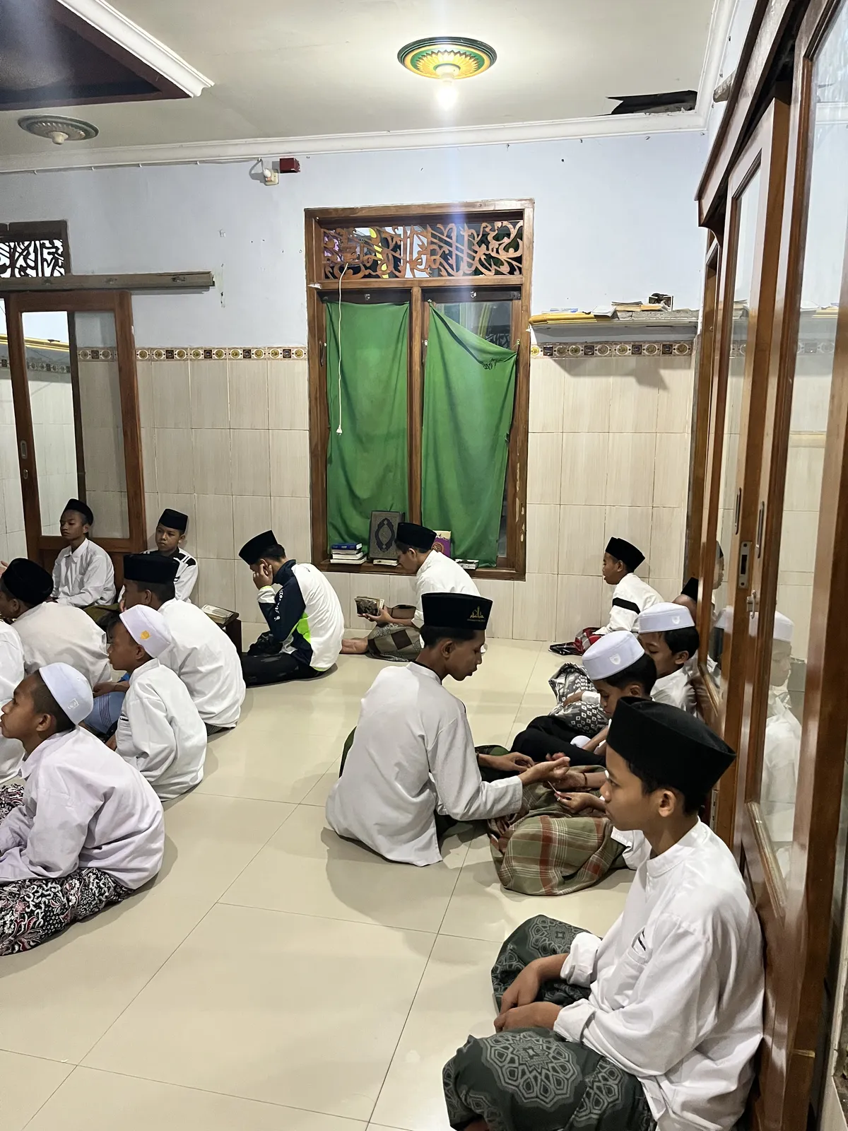 Sedekah Anak Yatim Piatu